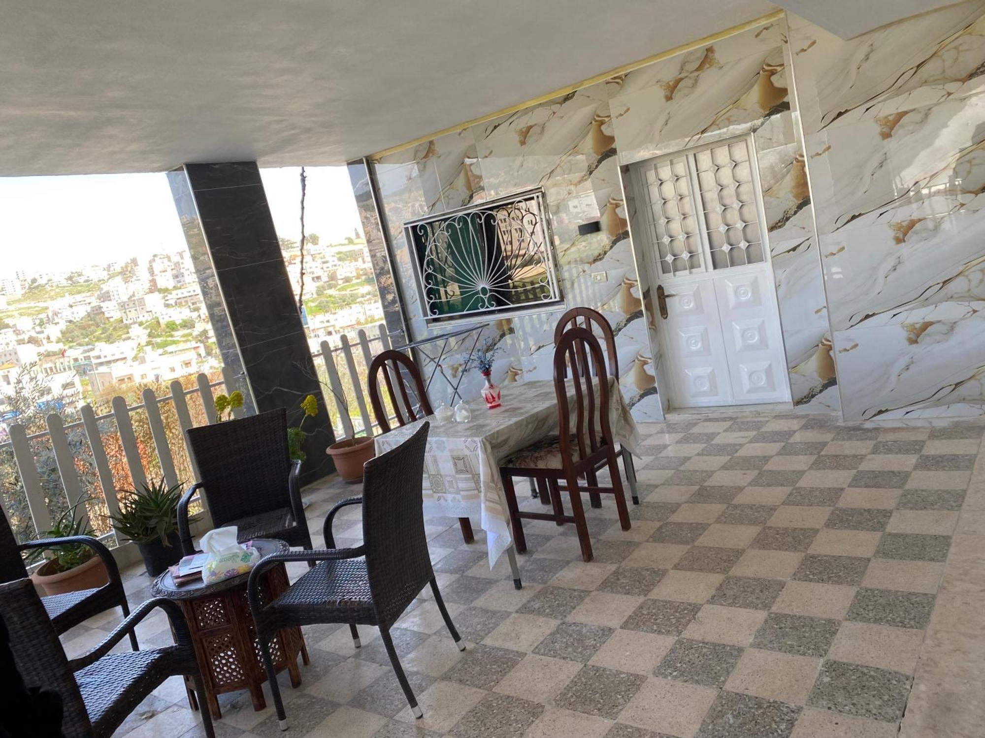 Huseein Apartment *